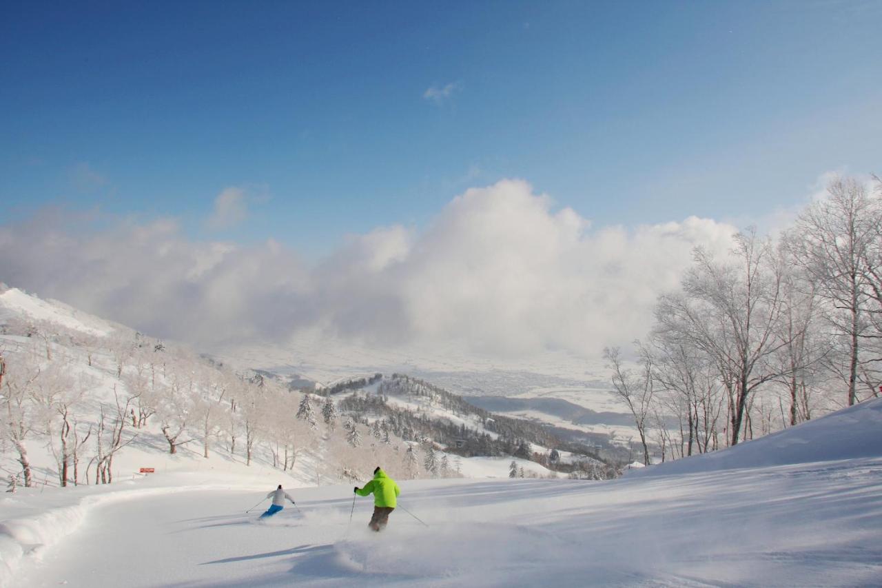 La Vista Furano Hills Natural Hot Spring Exterior photo
